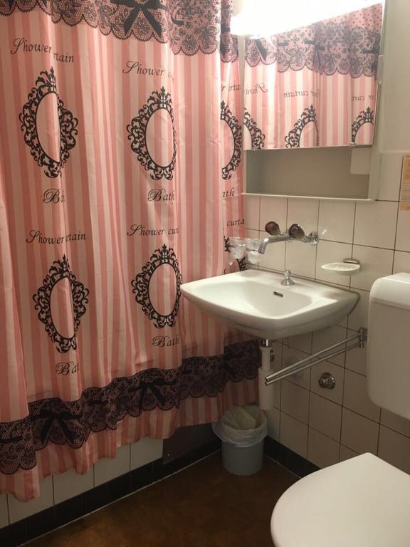 Zak Neuhausen Hostel Neuhausen Am Rheinfall Luaran gambar
